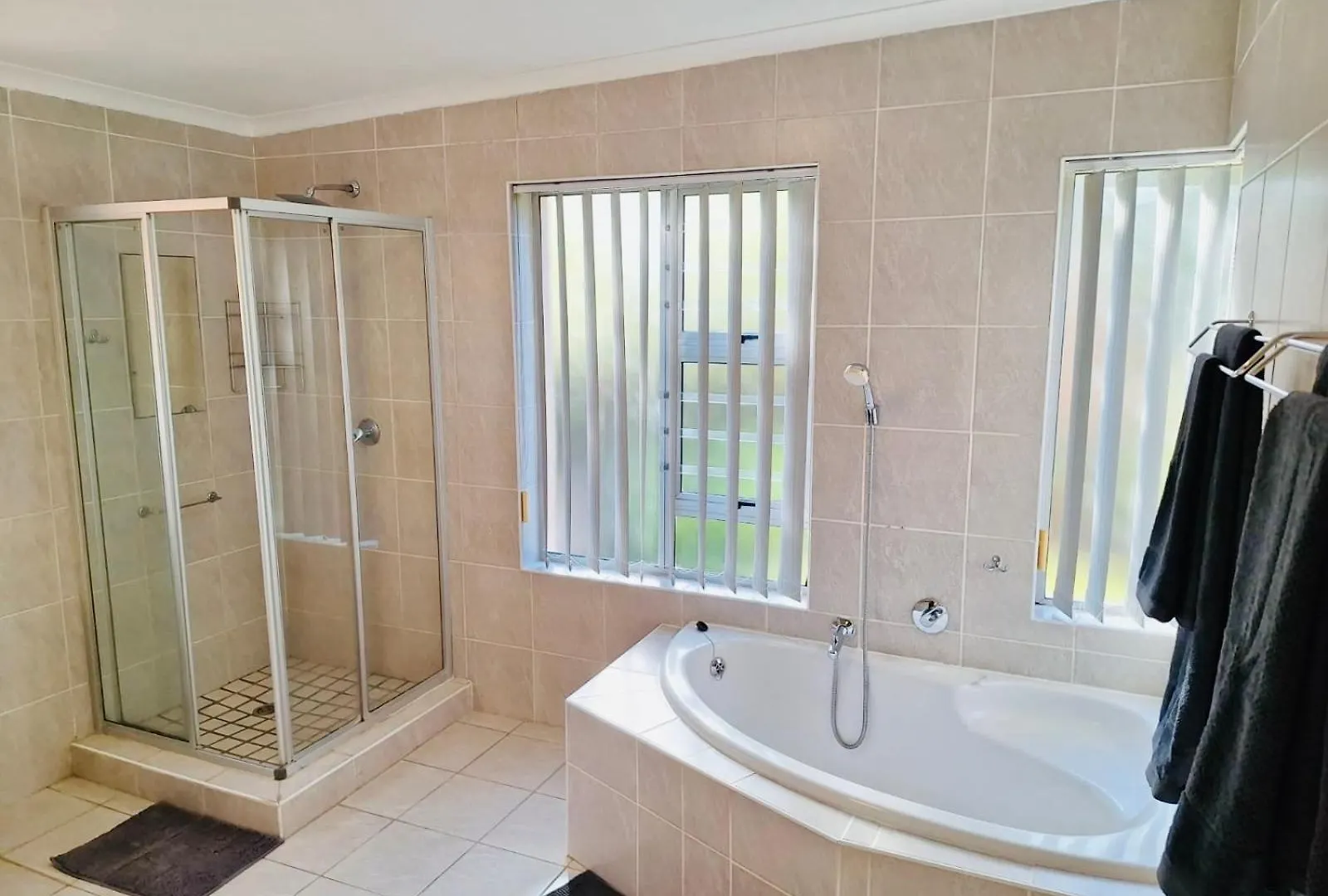Dee-One'S At Napier,Kenridge,Self Catering Apartment With Pool Kenridge