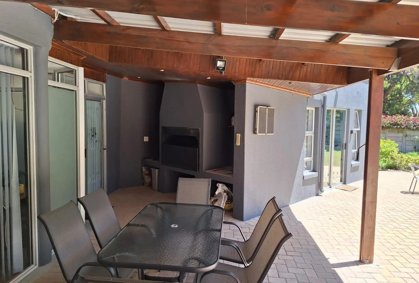 Dee-One'S At Napier,Kenridge,Self Catering Apartment With Pool