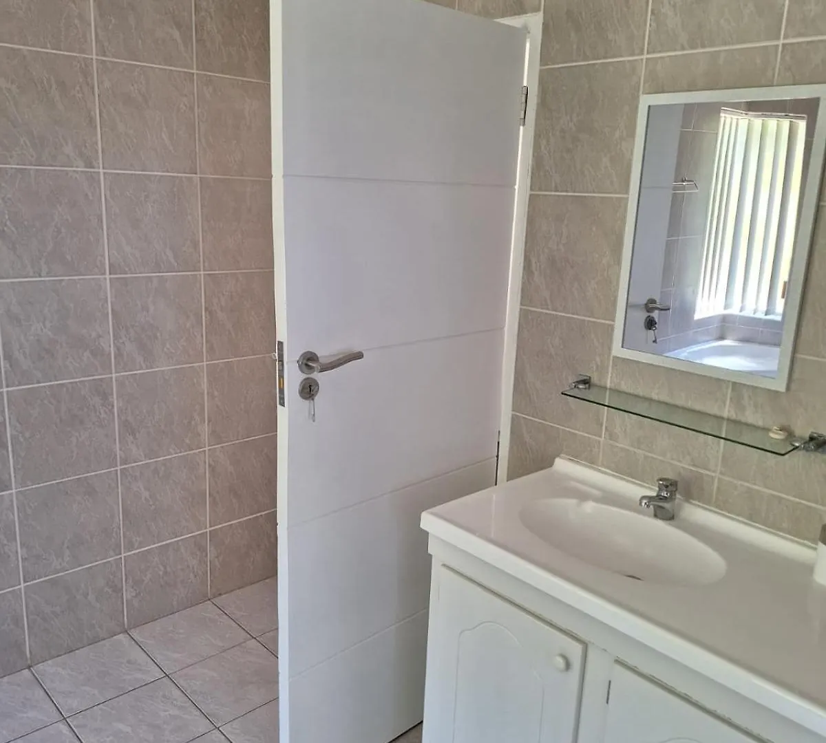 Dee-One'S At Napier,Kenridge,Self Catering Apartment With Pool